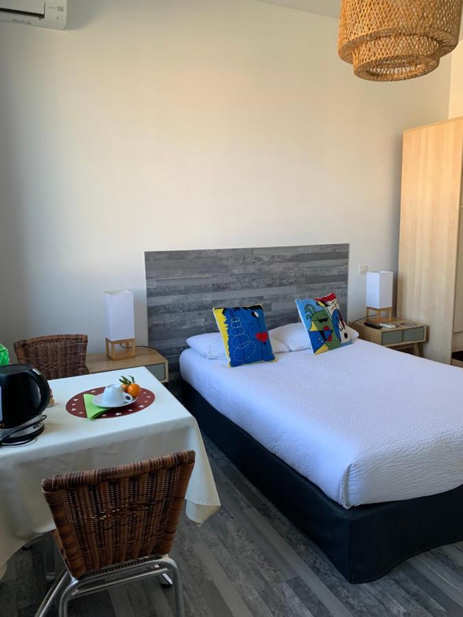Hotel Restaurant La Plage Port-Saint-Louis-du-Rhône Dış mekan fotoğraf