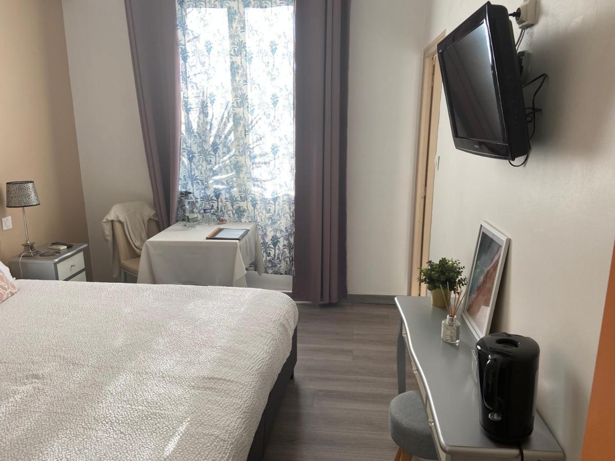 Hotel Restaurant La Plage Port-Saint-Louis-du-Rhône Dış mekan fotoğraf